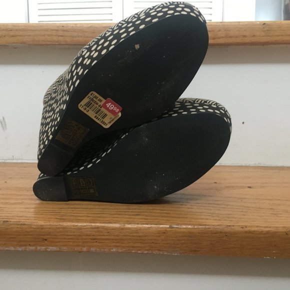 B&W Monochromatic Wedge Heel - Picture 3 of 4